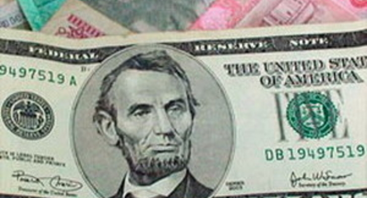 Ющенко требует от НБУ держать доллар ниже 8 грн.