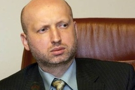 Турчинов поручил КГГА вдвое снизить тарифы на проезд