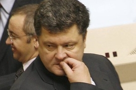 Порошенко: Спад экономики продлится 1,5 года