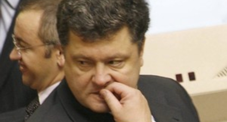 Порошенко: Спад экономики продлится 1,5 года