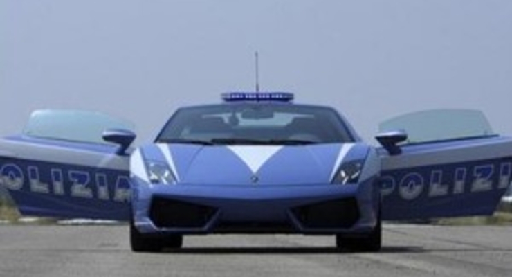 Итальянская полиция будет ездить на Lamborghini (ФОТО)