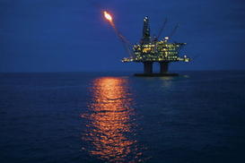 Нефть впервые с апреля стоит меньше 100 долларов