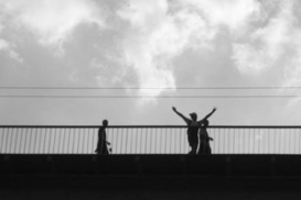 Турист из Николаева заснул на краю 25-метрового моста