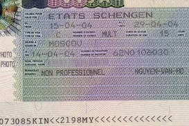 Украинцев с «чистыми» загранпаспортами и маленькой зарплатой не пускают в Шенген