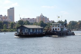 Чтобы не покупать дорогую землю, дом можно построить на воде