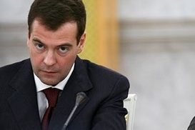 На саммите «большой восьмерки» Медведев предложил сделать рубль резервной валютой