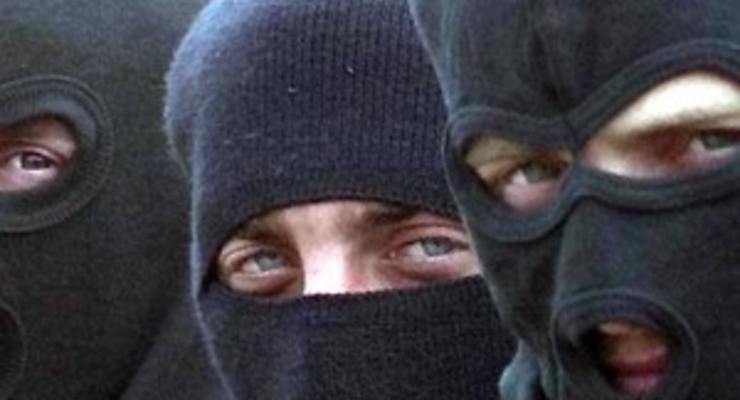 Вооруженные люди похитили директора агрофирмы и убили охранника