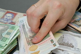 Украинцы предпочитают получать зарплату в гривнах