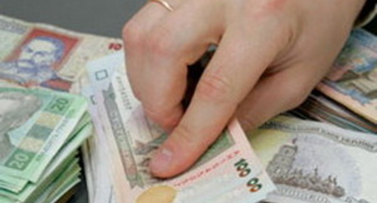Украинцы предпочитают получать зарплату в гривнах