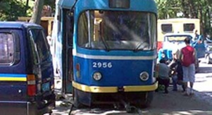 В Одессе трамвай сошел с рельс: 1 погибший, 8 раненых (фото)