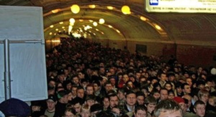 В московском метро поезд сошел с рельс