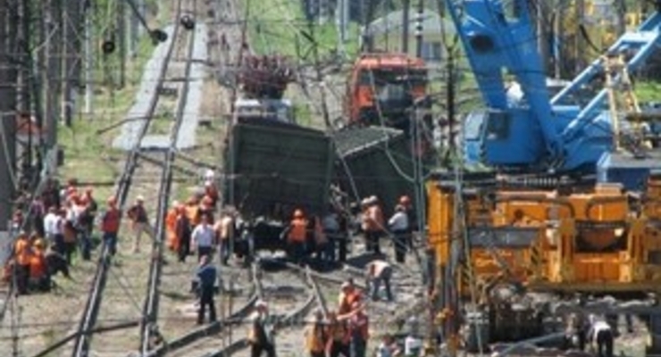 В субботу в столице сошли с рельс 7 вагонов с рудой (фото)