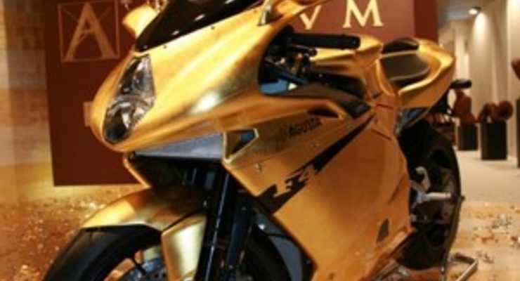 На Международной выставке роскоши представили золотой мотоцикл (фото)