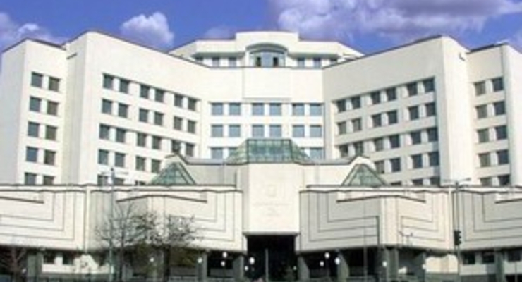 КС признал незаконным сужение соцвыплат в госбюджете-2008