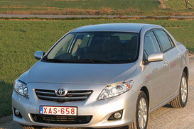 Названы 10 самых продаваемых автомобилей всех времен и народов (фото)