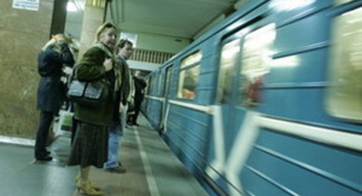 Столичный метрополитен не будет разглашать подробности падений людей на рельсы