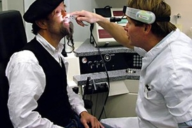 Дегустатор элитных вин застраховал свой нос на 5 млн евро (фото)