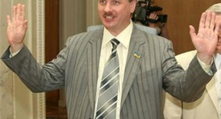 Автомобиль Чорновила эвакуировали у него перед носом