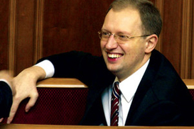 Яценюк назвал мигалки и эскорт рудиментами «советчины»