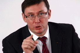 Луценко обвиняет Черновецкого в разворовывании земли