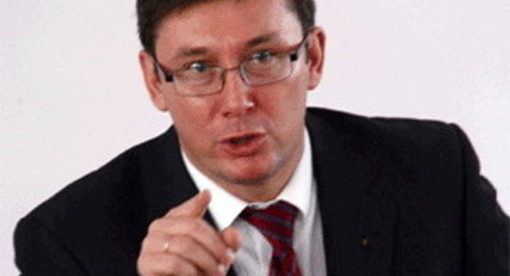 Луценко обвиняет Черновецкого в разворовывании земли