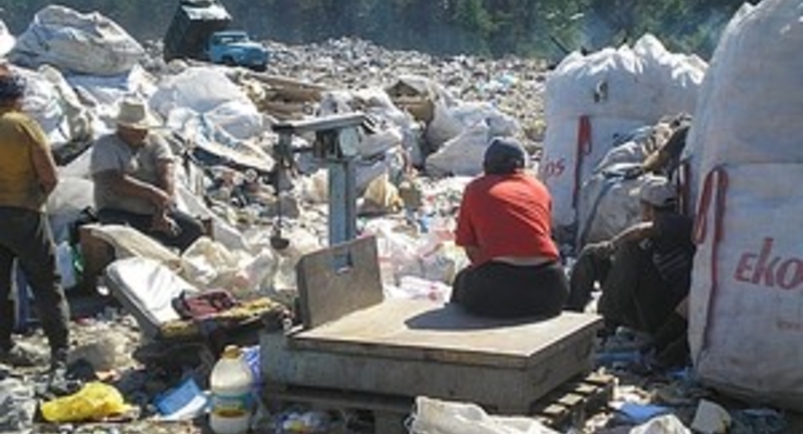 Столичный мусор будут вывозить на Троещину