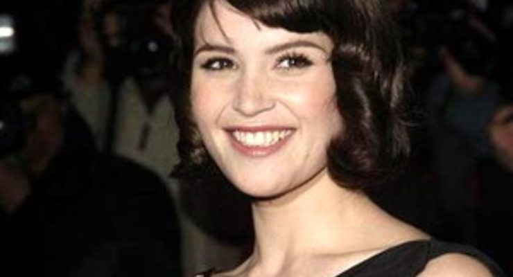 Юная Джемма Атертон (Gemma Arterton) поможет Джеймсу Бонду «взять кассу»