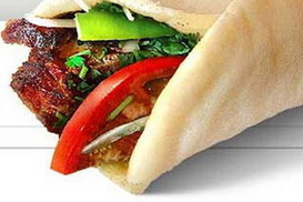 Киевляне рискуют здоровьем, покупая шаурму и хот-доги на улице