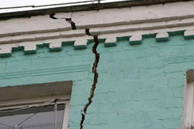 Жители треснувшего дома на Жилянской в новый год войдут бездомными