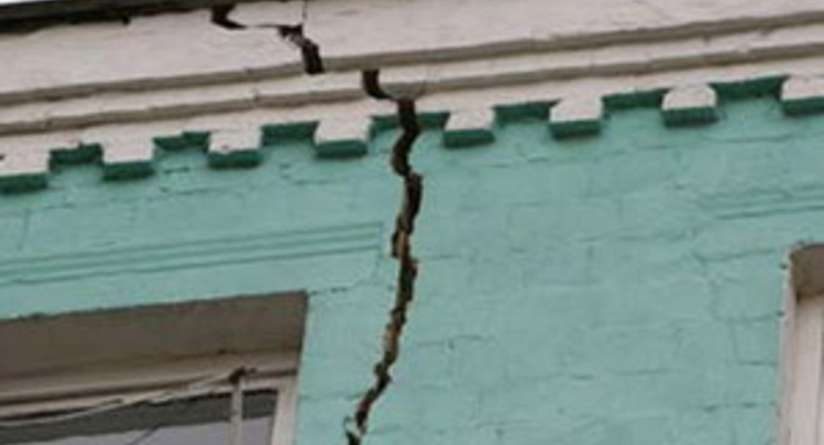 Жители треснувшего дома на Жилянской в новый год войдут бездомными