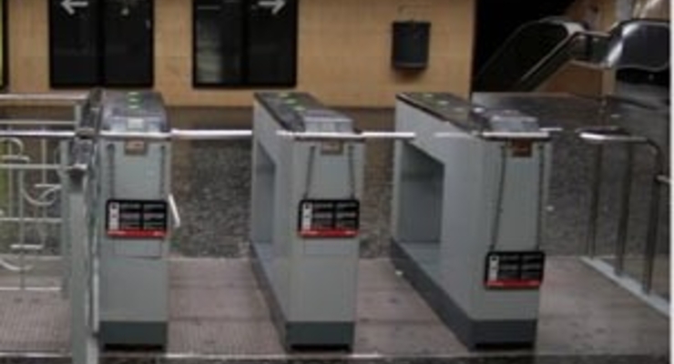 В киевском метро появятся автоматы бесконтактных карточек
