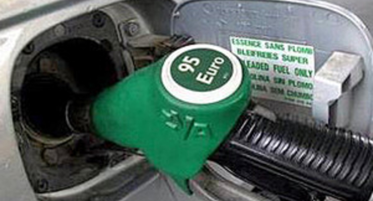 Цена 95-го бензина преодолела «психологическую» отметку в 1 доллар