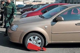 Столичные парковщики начали требовать предоплату и блокировать колеса несогласным