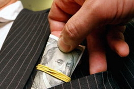 Каждый третий киевлянин дает взятки