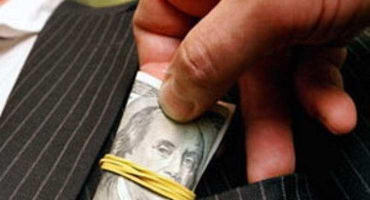 Каждый третий киевлянин дает взятки