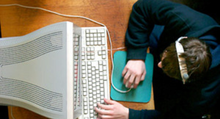 Играть в компьютерные  игры на работе… полезно