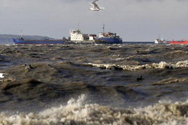 Украина не требует компенсации за спасение моряков – но за загрязнение моря придется ответить