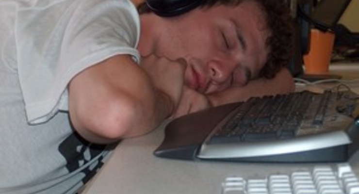 Вслед за японцами французам также разрешат спать на работе