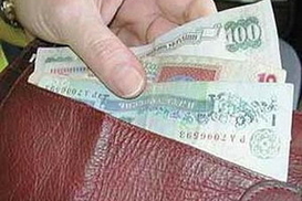 Банки приравнивают гривну к доллару