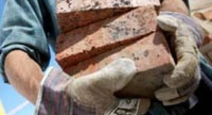 В Украине установят памятник украинскому гастарбайтеру