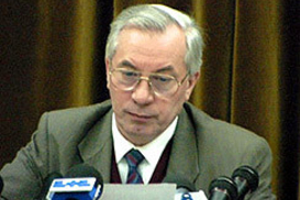 Азаров обвинил в инфляции мигрантов