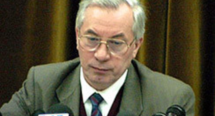 Азаров считает невозможным вернуть вклады за 2 года