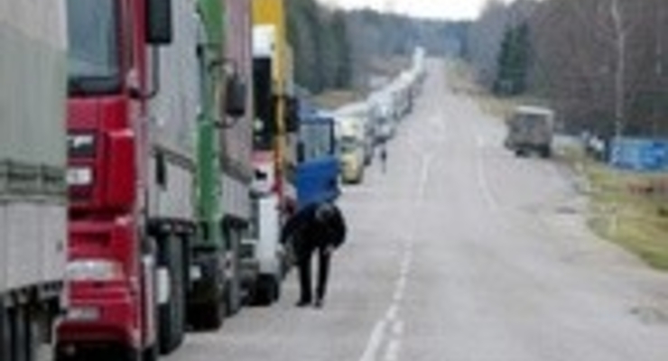 Очередь на польской границе стала в два раза длиннее