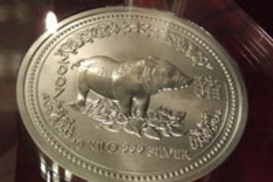 В Райффайзен Банке Аваль можно купить 10-килограмовую монету (фото)