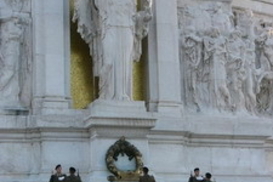 Италия решила сократить число депутатов из-за дороговизны их содержания