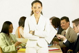 Женщина на руководящей должности способствуют росту компании