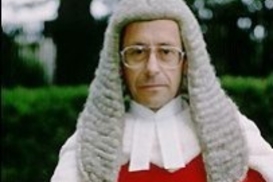 Британский судья предлагает брать ДНК у всех туристов