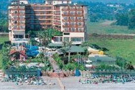 В турецком отеле Holiday Park Resort массовое отравление