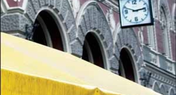 Золото дорожает, а доллар и акции дешевеют