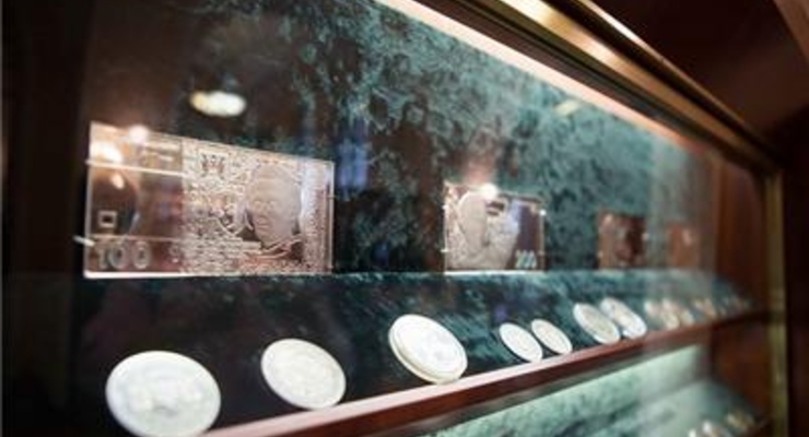 Стоимость золота растет из-за спроса на надежные активы